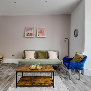 Apt 1 - Empire 39 - Central Location , Scarborough United Kingdom